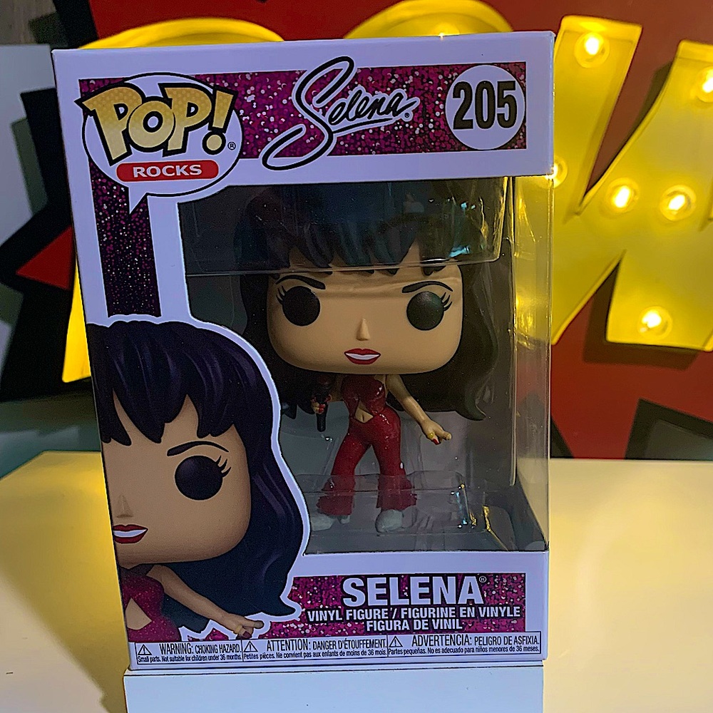 Selena (Glitter Burgundy Outfit)
Funko POP! Rocks
Protective Case Included NWT